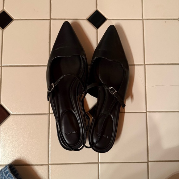 Vince Triangle Flats - Picture 1 of 3